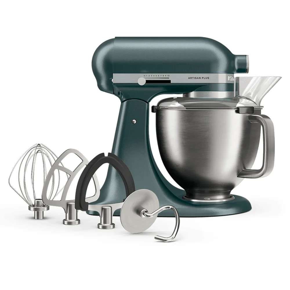 Batedeira KitchenAid Artisan Plus verde-escura, com a tigela de inox e os batedores ao lado