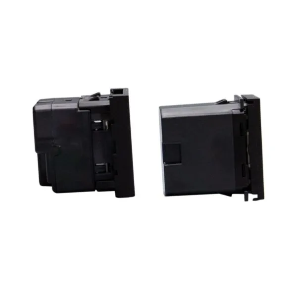 Gateway Legrand MatixGO JB4510C, módulo preto de embutir visto de lado